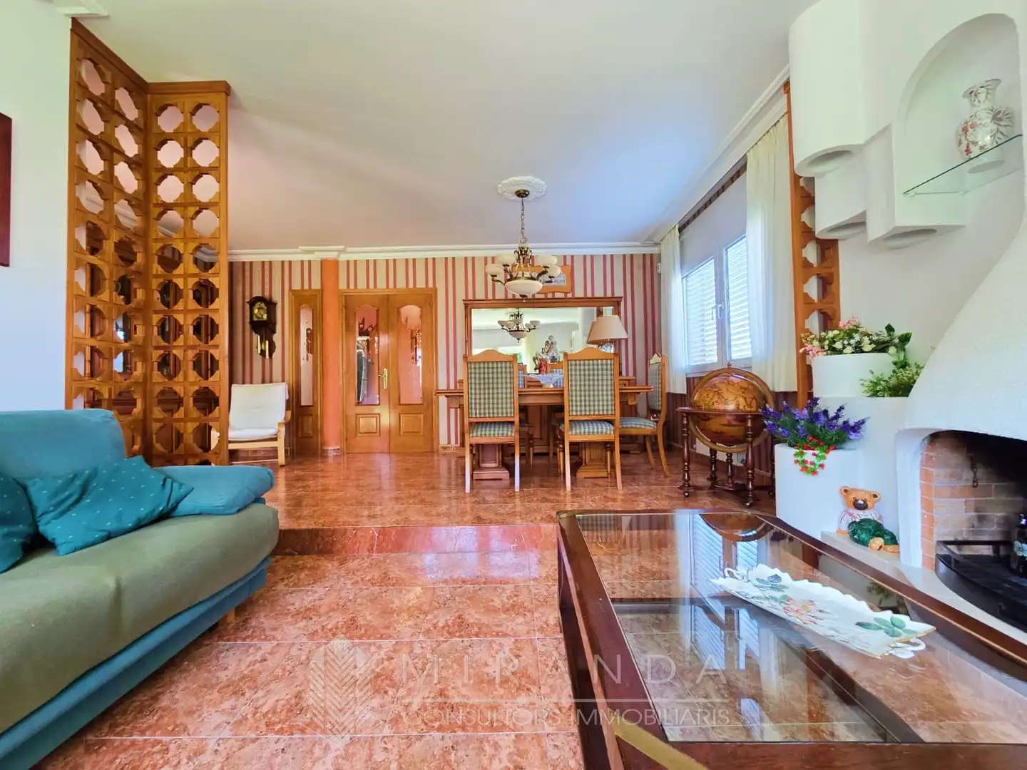 Sala d'estar de Casa o xalet en venda en Canovelles amb Calefacció, Jardí privat i Terrassa