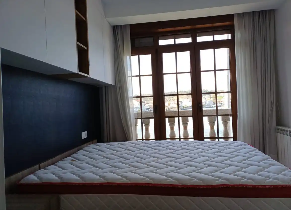 Dormitori de Apartament en venda en A Illa de Arousa  amb Traster i Moblat