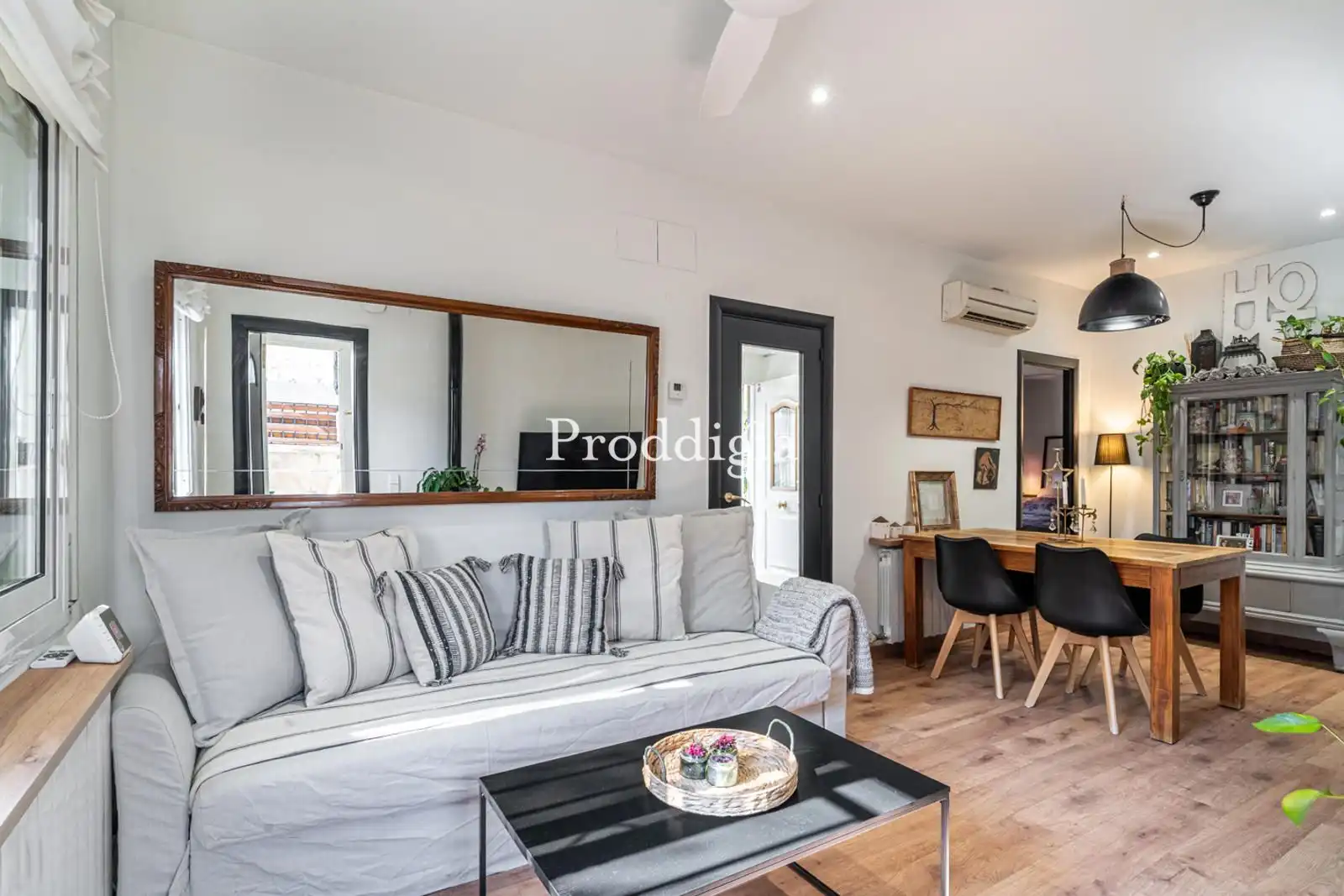 Living room of Houses for sale in Cerdanyola del Vallès  with Air Conditioner, Heating and Terrace