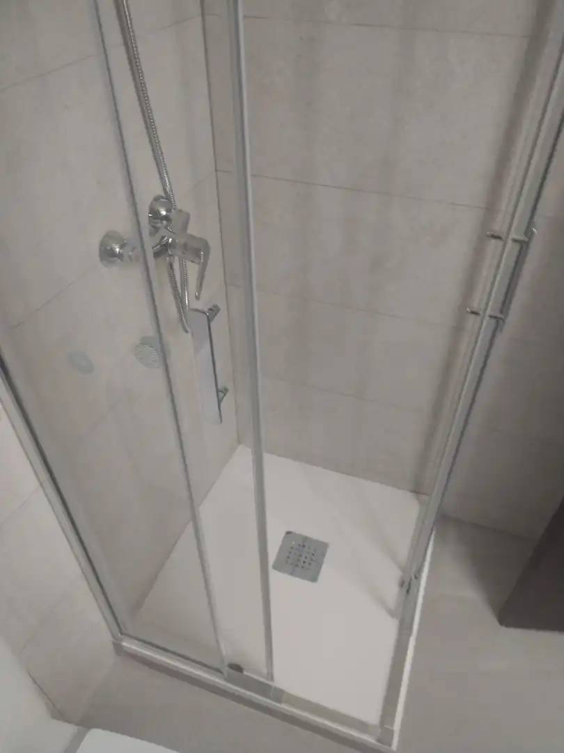 Badezimmer von Wohnung zur Miete in Terrassa mit Heizung, Parkett und Ofen