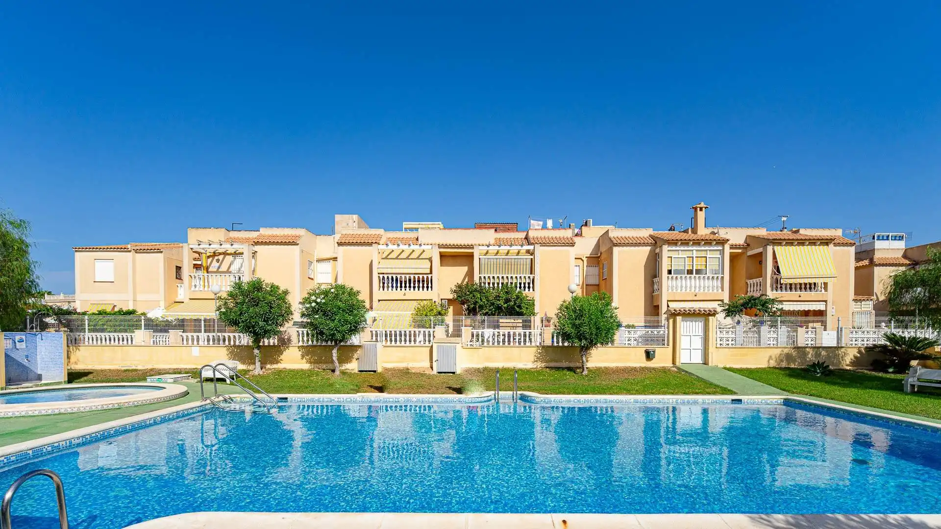 Bungalow con piscina in vendita a PANORAMA II