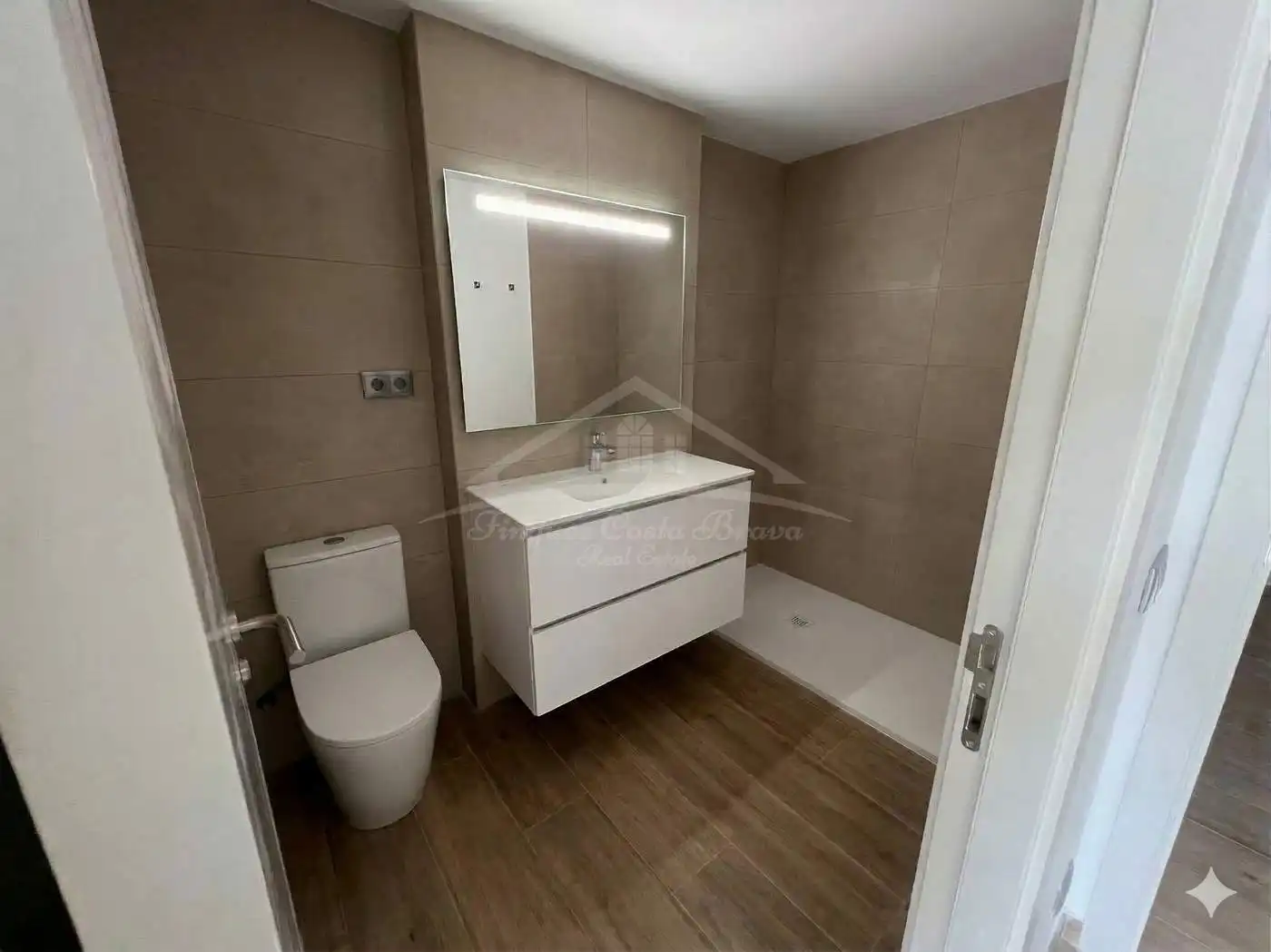 Baño de Apartamento en venta en Pals con Aire acondicionado, Calefacción y Jardín privado