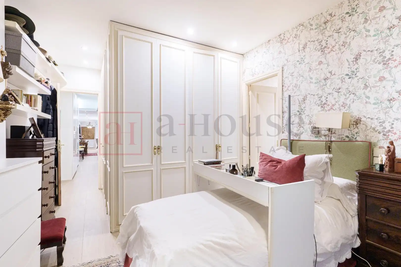 Habitación de Local en venta en Madrid con Aire acondicionado y Amueblado