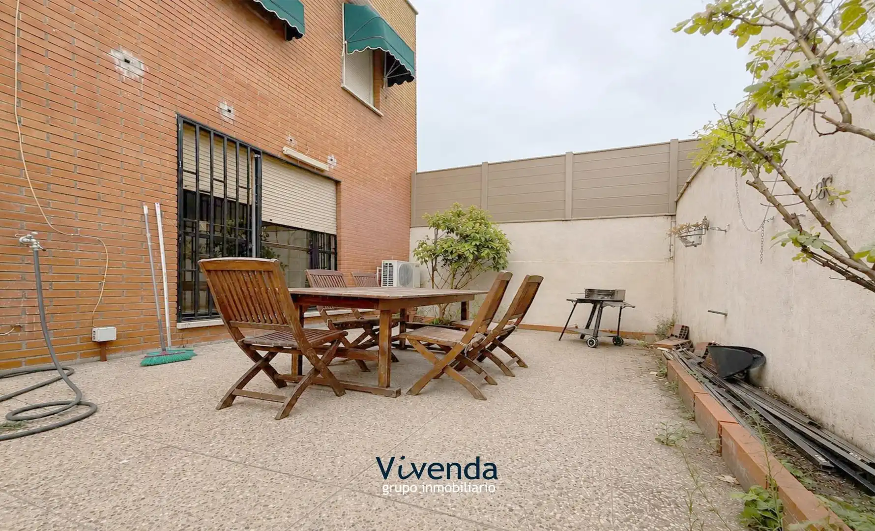 Jardín de Casa adosada en venta en Madrid con Aire acondicionado, Calefacción y Trastero