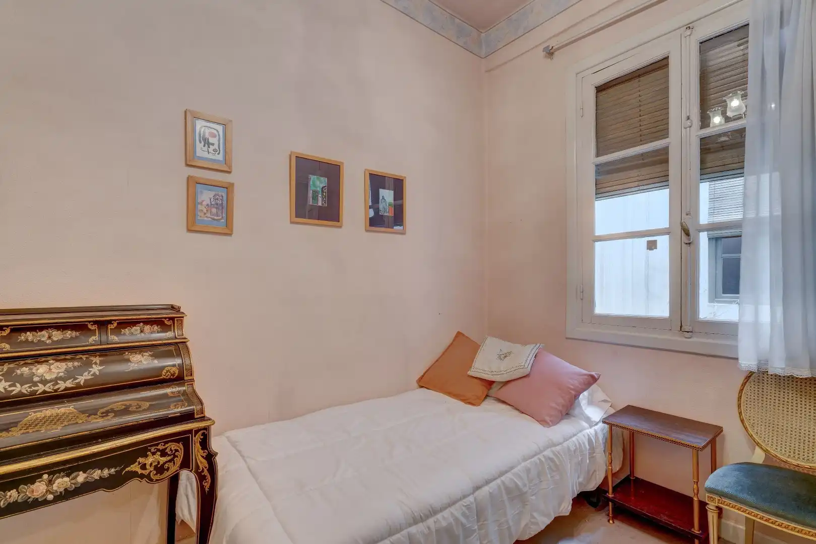 Habitación de Piso en venta en Irun  con Calefacción, Trastero y Amueblado