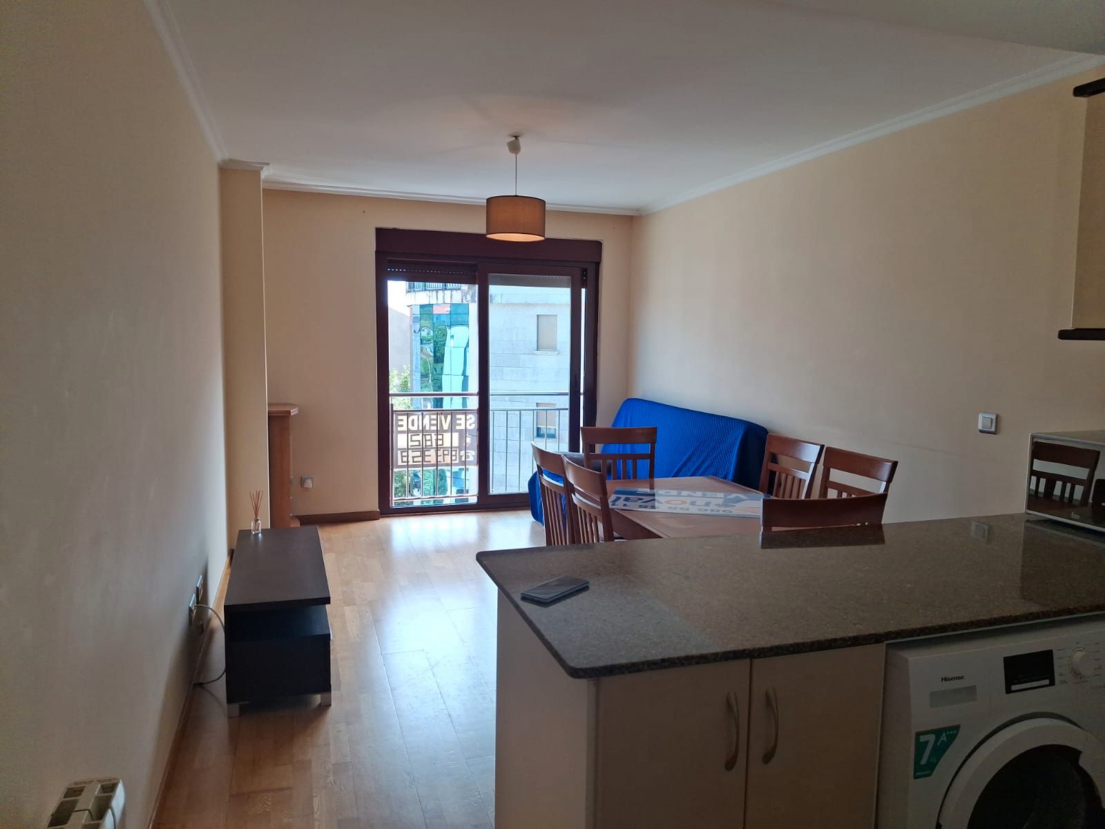 Sala d'estar de Pis en venda en Boiro amb Calefacció, Traster i Moblat