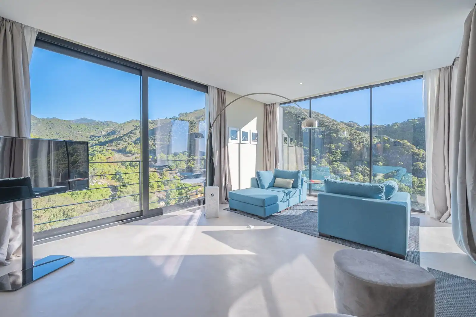 Living room of Houses for sale in Málaga  with Air Conditioner, Terrace and Swimming Pool