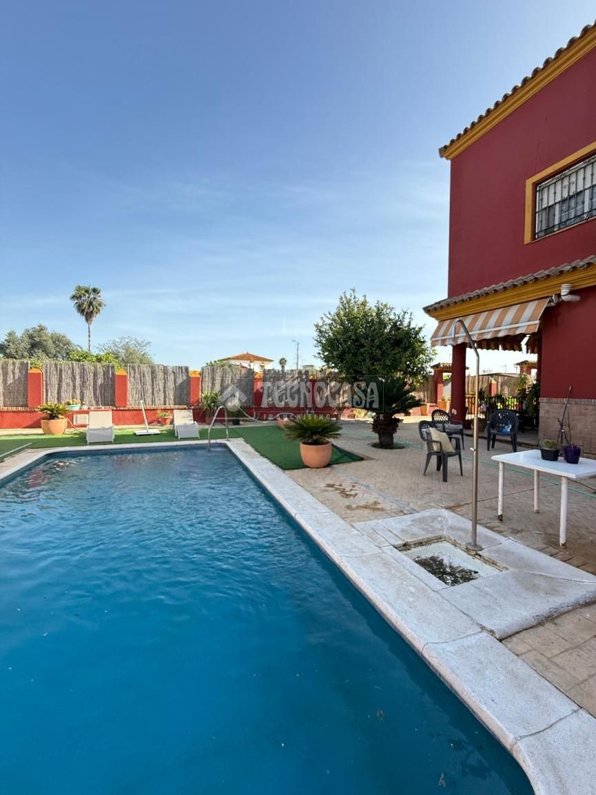 Piscina de Casa o xalet en venda en Alcalá de Guadaira amb Aire condicionat, Jardí privat i Terrassa