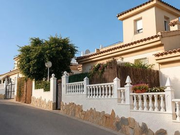 Haus mit Balkon zum Verkauf in Benimar
