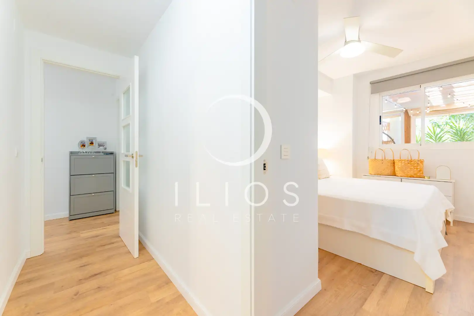 Schlafzimmer von Wohnung zum Verkauf in Chiva mit Klimaanlage, Parkett und Terrasse
