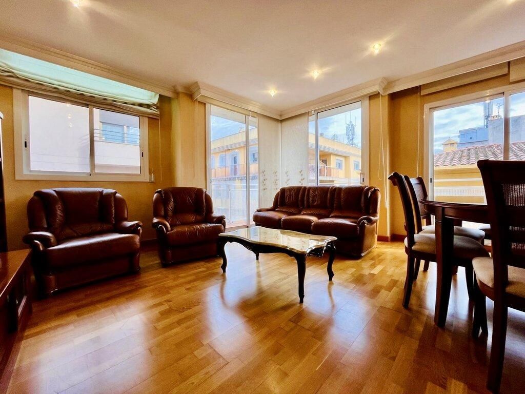 Living room of Apartment for sale in Figueres  with Air Conditioner, Heating and Terrace