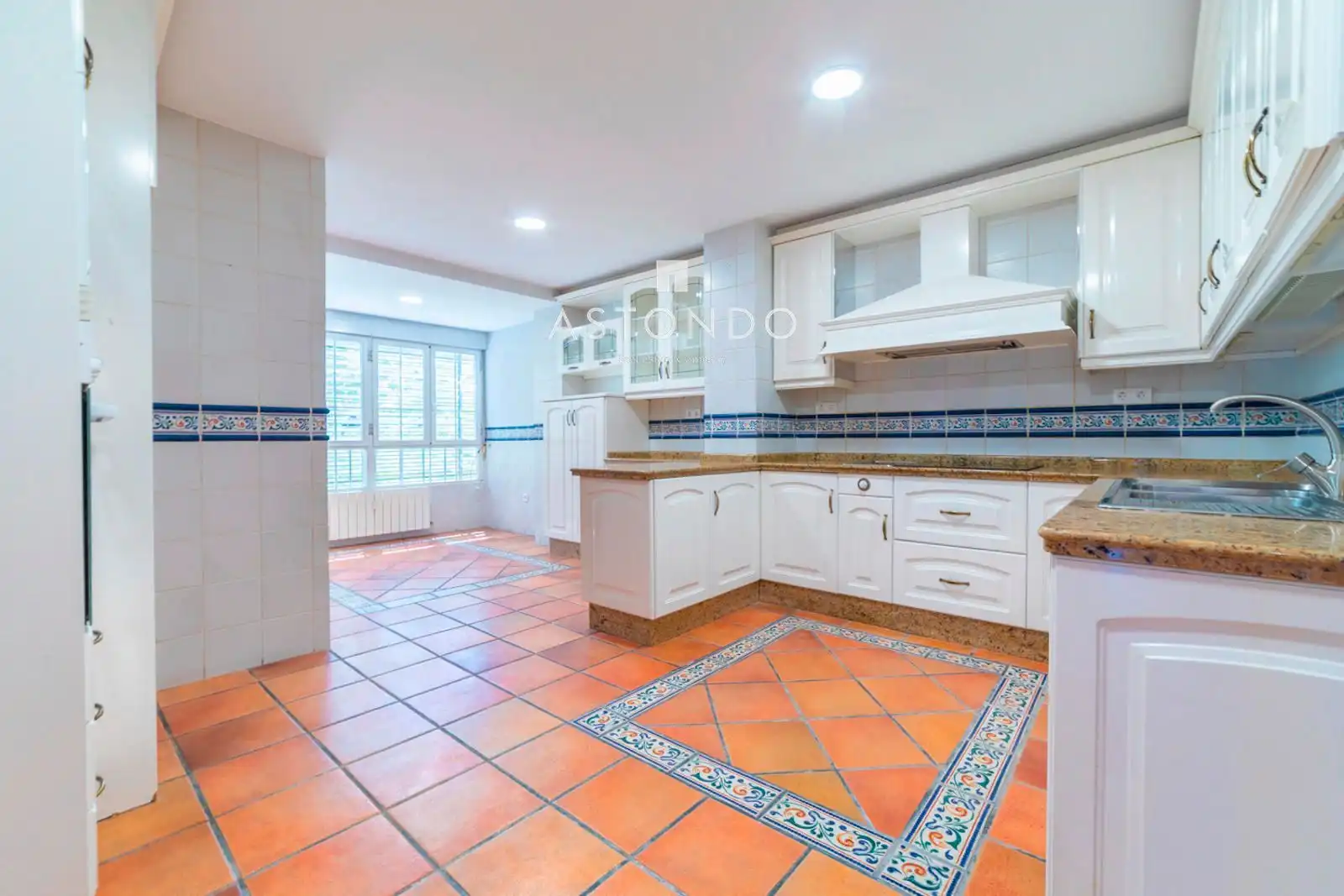 Kitchen of Flat for rent in Madrid  with Air Conditioner, Heating and Terrace