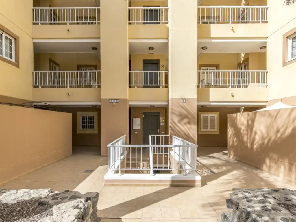 Vista exterior de Àtic en venda en Arona amb Piscina comunitària