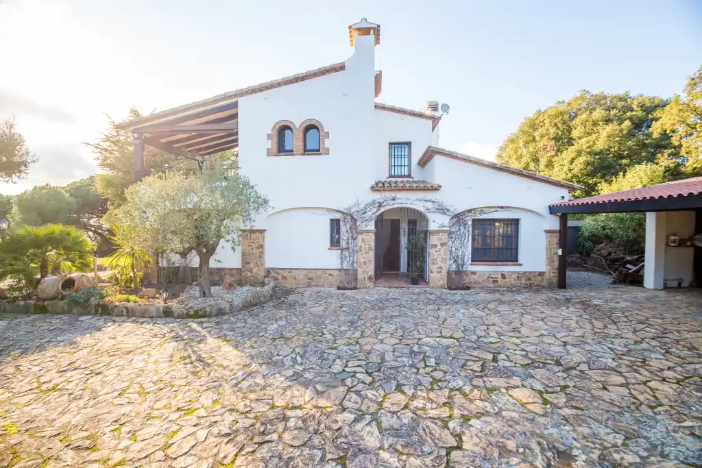 Außenansicht von Haus oder Chalet zum Verkauf in Castell d'Aro, Platja d'Aro i s'Agaró mit Klimaanlage, Heizung und Privatgarten
