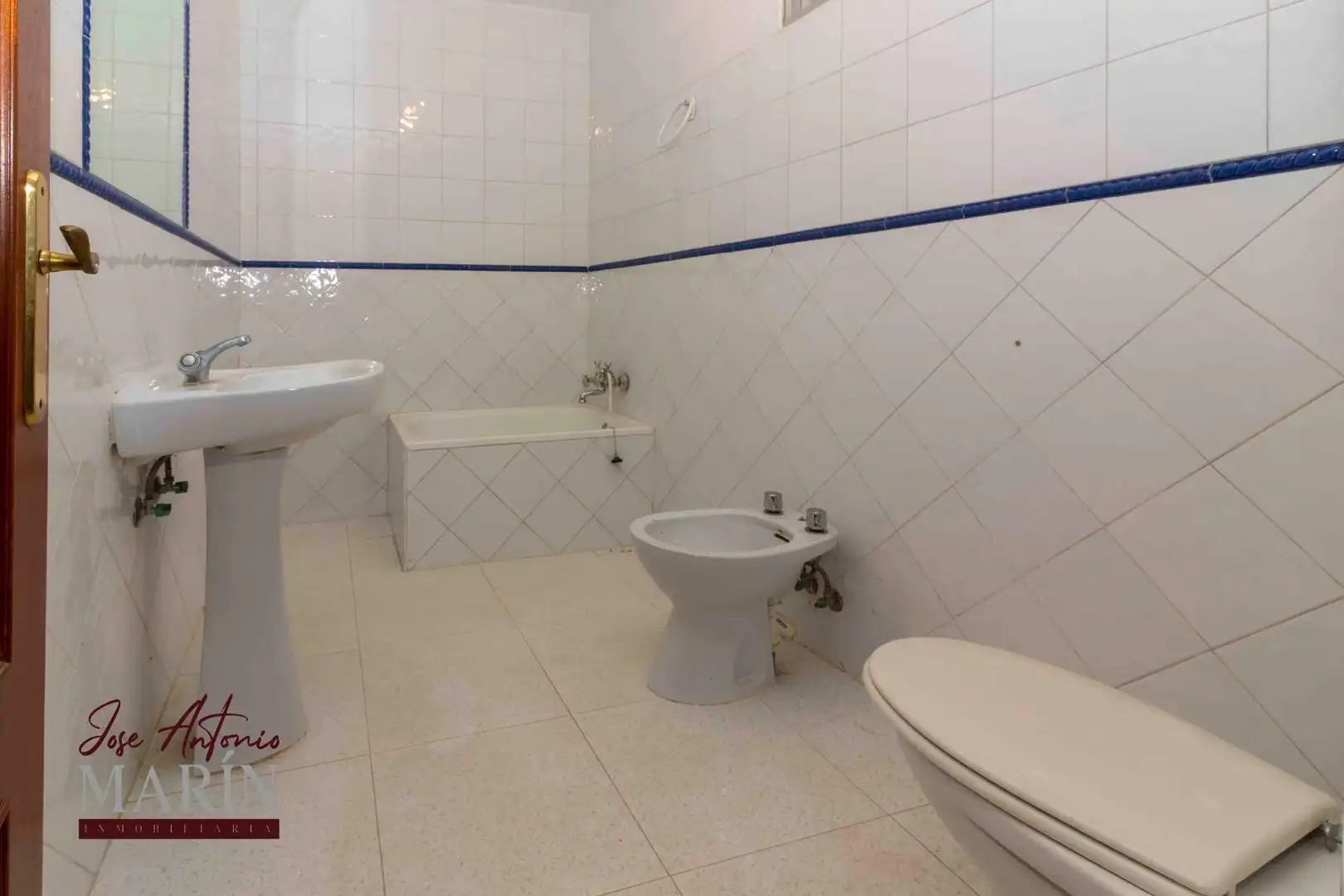 Bany de Casa o xalet en venda en Badajoz amb Terrassa, Traster i Moblat