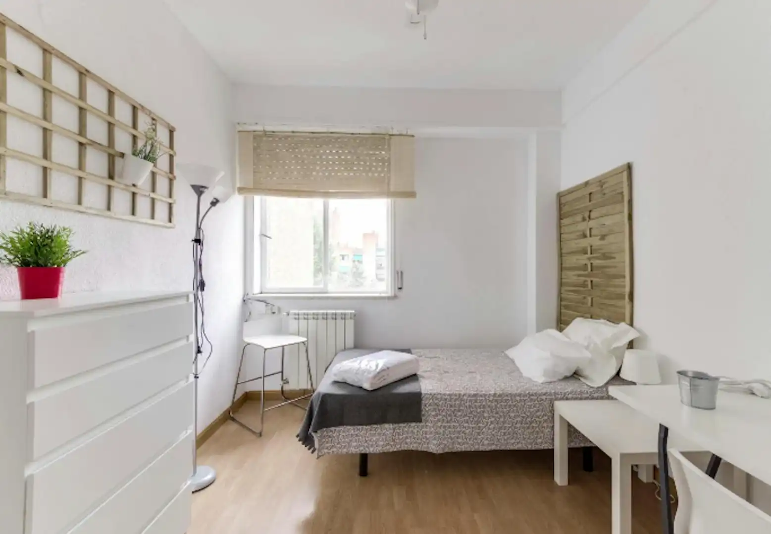 Bedroom of Flat for rent in Madrid  with Heating, Furnished and Washing machine
