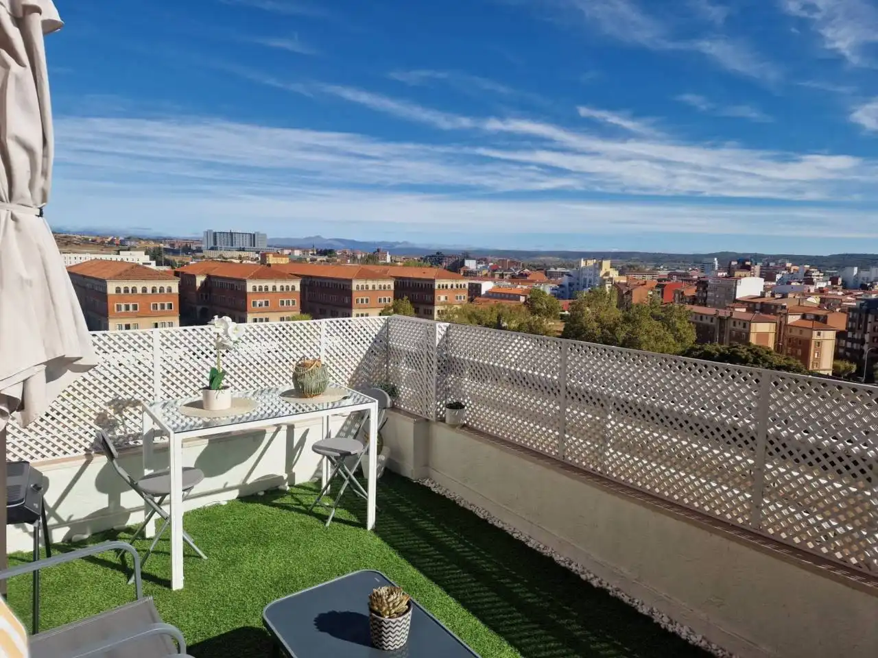 Terrasse von Dachboden zum Verkauf in León Capital  mit Heizung, Parkett und Terrasse