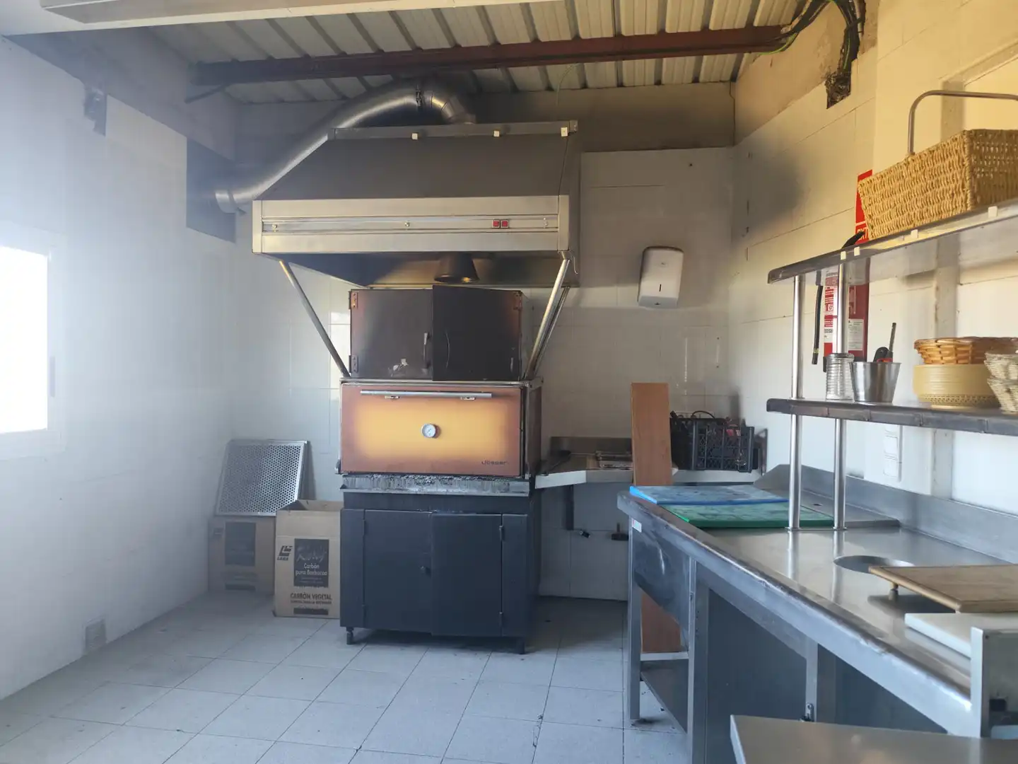 Cuina de Local de lloguer en Torrefarrera amb Aire condicionat, Calefacció i Terrassa