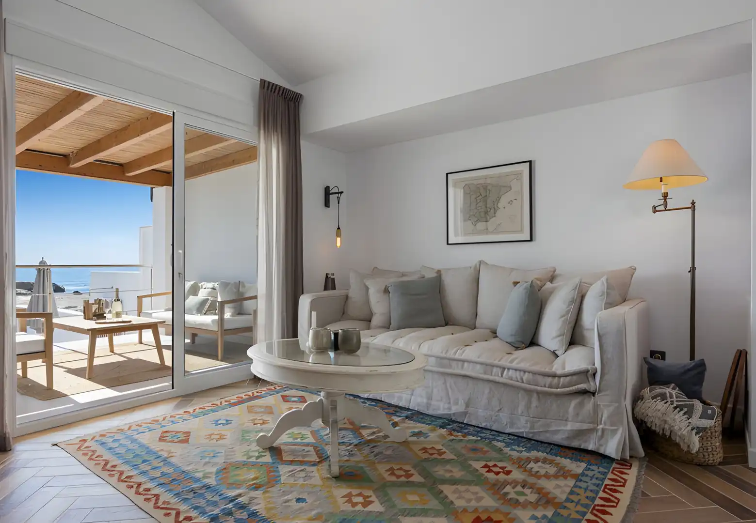 Sala d'estar de Casa adosada en venda en Estepona amb Aire condicionat, Calefacció i Terrassa