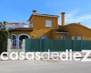 Vista exterior de Casa o xalet en venda en Oliva amb Aire condicionat, Terrassa i Balcó