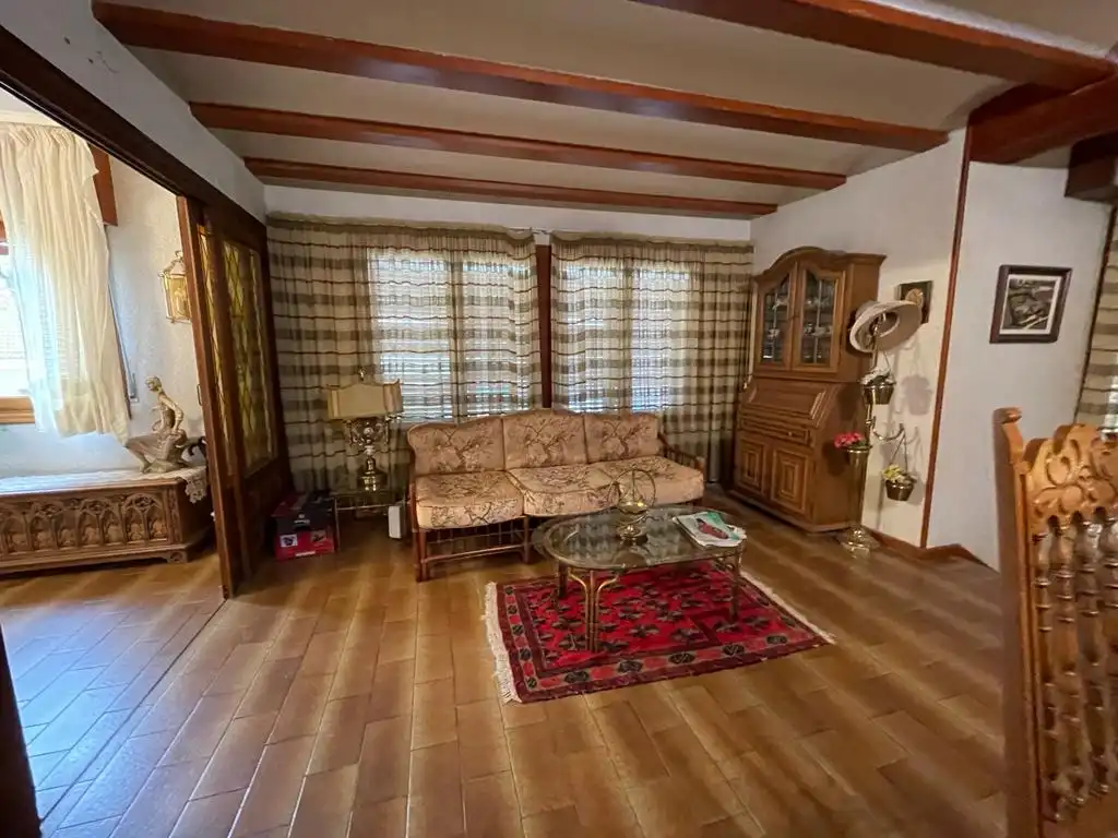 Sala d'estar de Casa o xalet en venda en Castañares de Rioja amb Calefacció, Jardí privat i Parquet