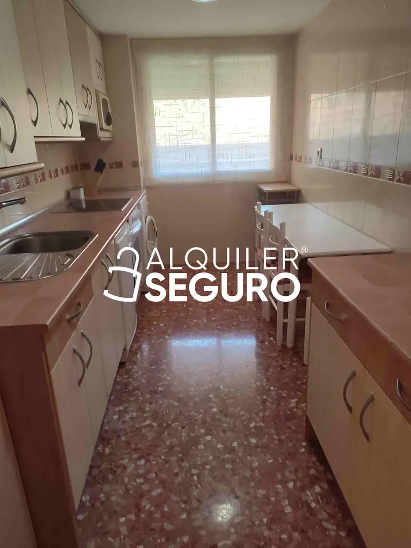 Cocina de Piso de alquiler en Zaragoza con Aire acondicionado, Calefacción y Amueblado