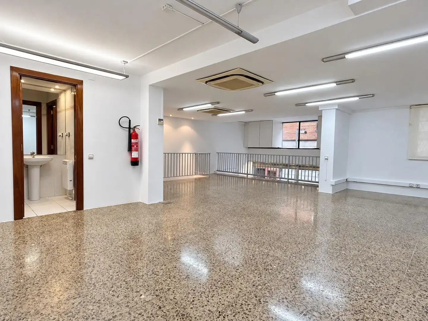 Oficina de alquiler en Les Corts