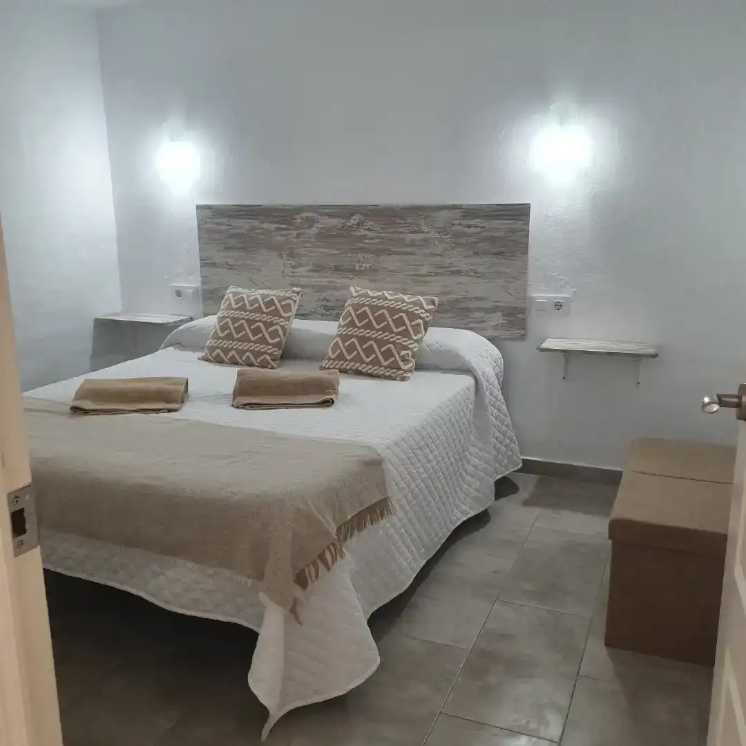 Dormitori de Pis de lloguer en Conil de la Frontera amb Aire condicionat, Jardí privat i Piscina