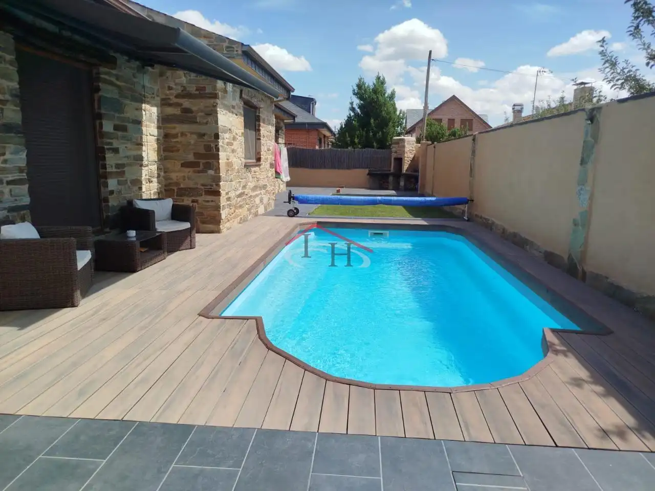 Piscina de Casa o xalet en venda en Villadangos del Páramo amb Calefacció, Jardí privat i Piscina