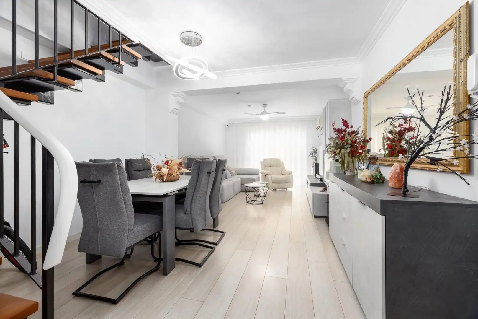 Esszimmer von Maisonette zum Verkauf in Mataró mit Klimaanlage, Möbliert und Balkon