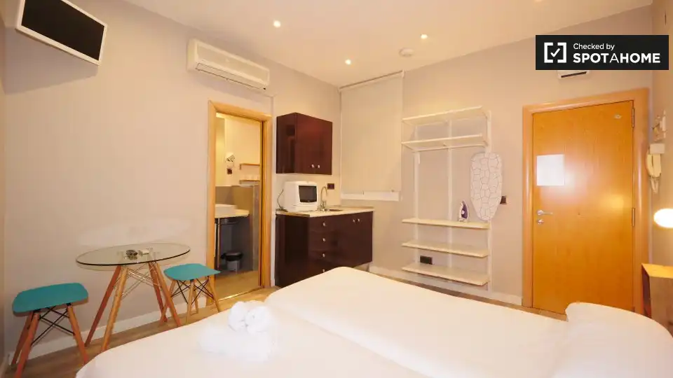 Habitación de Piso de alquiler en Barcelona con Aire acondicionado, Calefacción y Amueblado