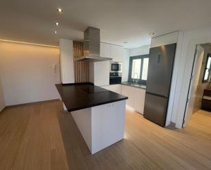 Cuina de Apartament de lloguer en  Granada Capital amb Aire condicionat