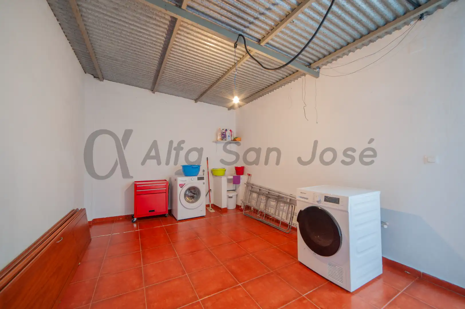 Casa adosada en venda en La Rinconada amb Moblat