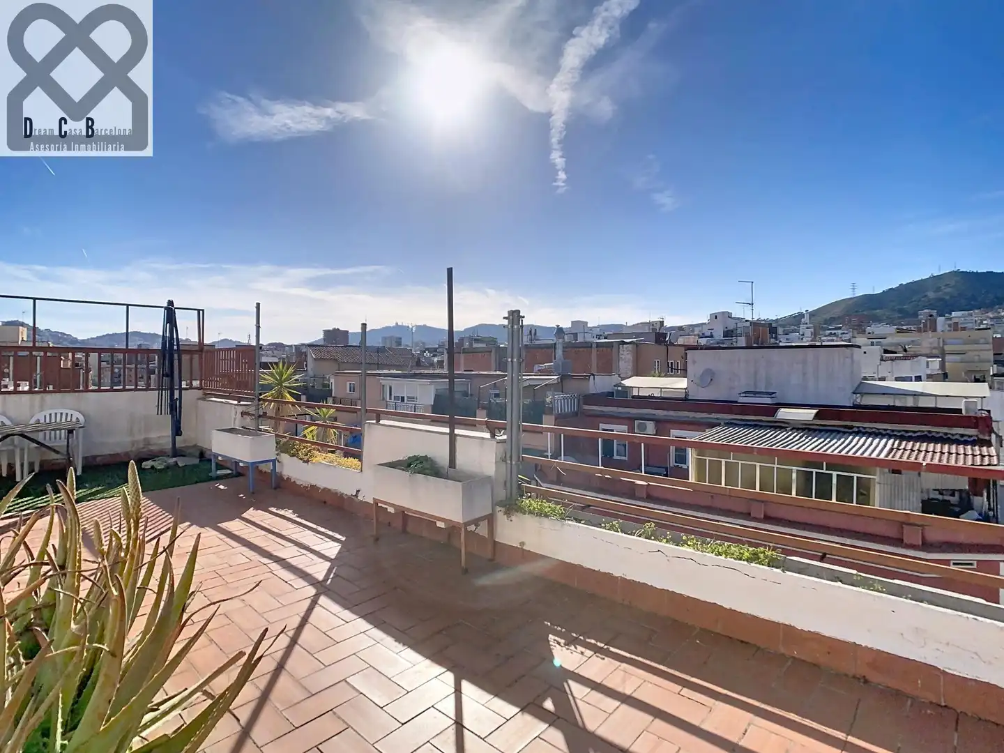 Außenansicht von Dachboden zum Verkauf in Barcelona mit Heizung und Terrasse