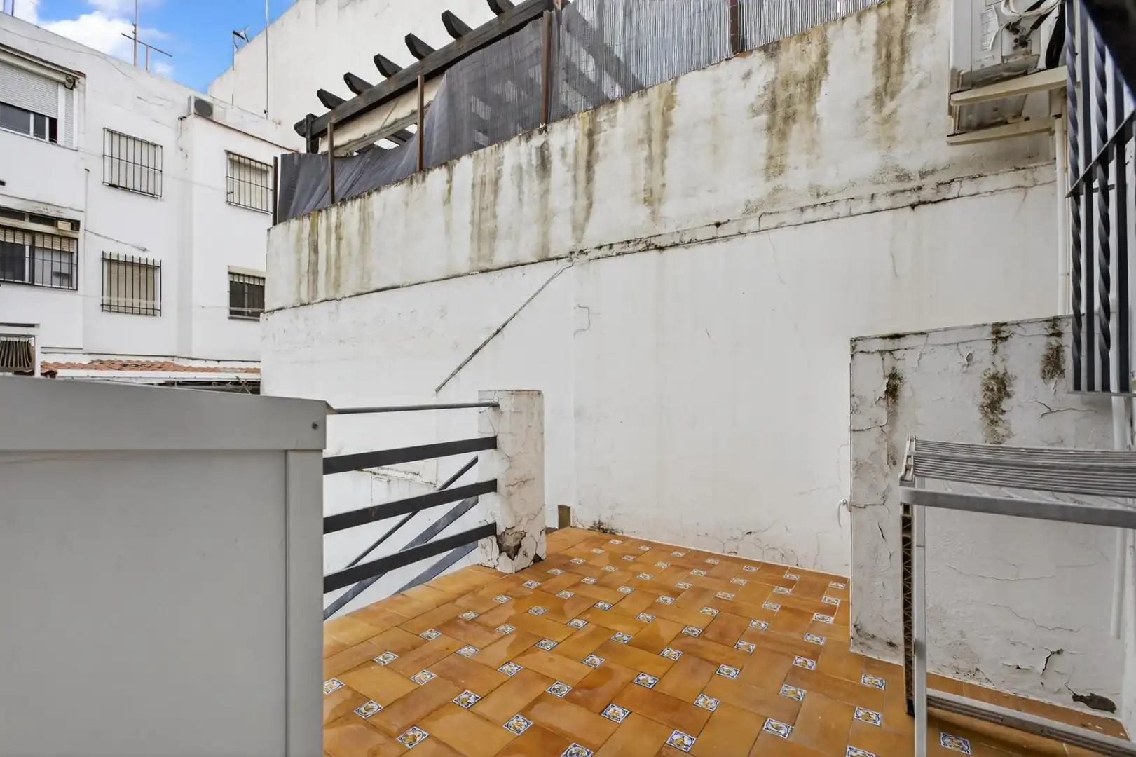 Exterior view of Houses for sale in Sevilla  with Air Conditioner, Terrace and Balcony