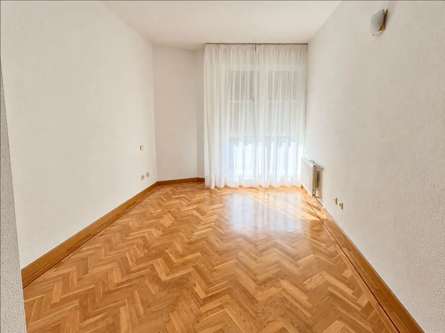 Schlafzimmer von Wohnung zur Miete in  Madrid Capital