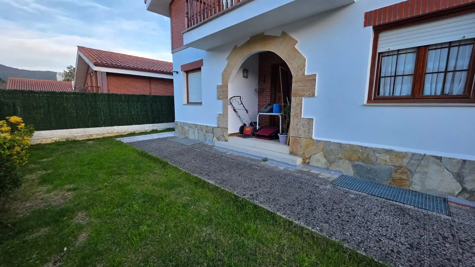 Jardí de Casa o xalet en venda en Castro-Urdiales amb Calefacció, Jardí privat i Terrassa