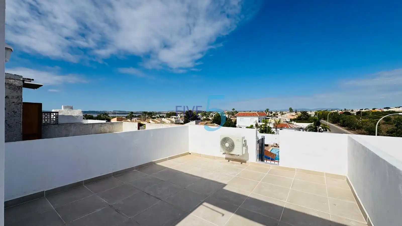 Piso con terraza en venta en Zona Carrefour - Urbanizaciones, imagen 2