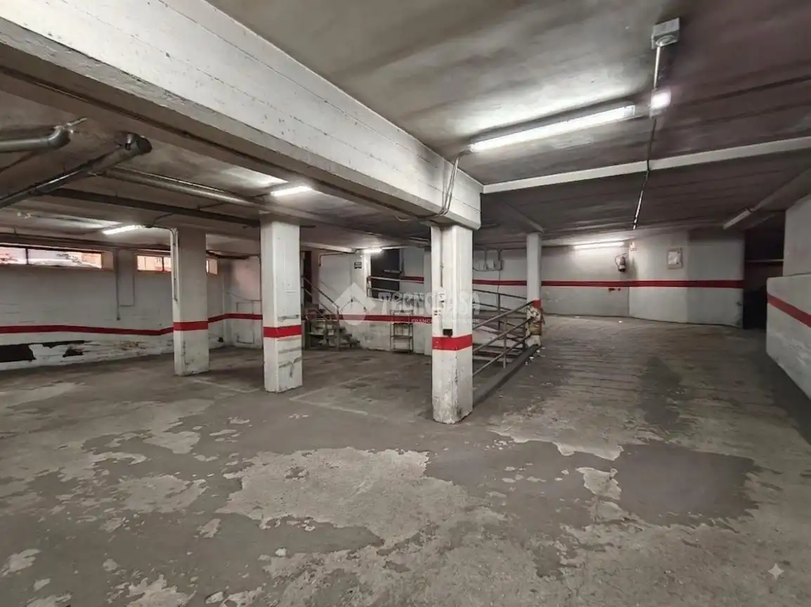 Parking de Piso en venta en Salamanca con Calefacción y Balcón