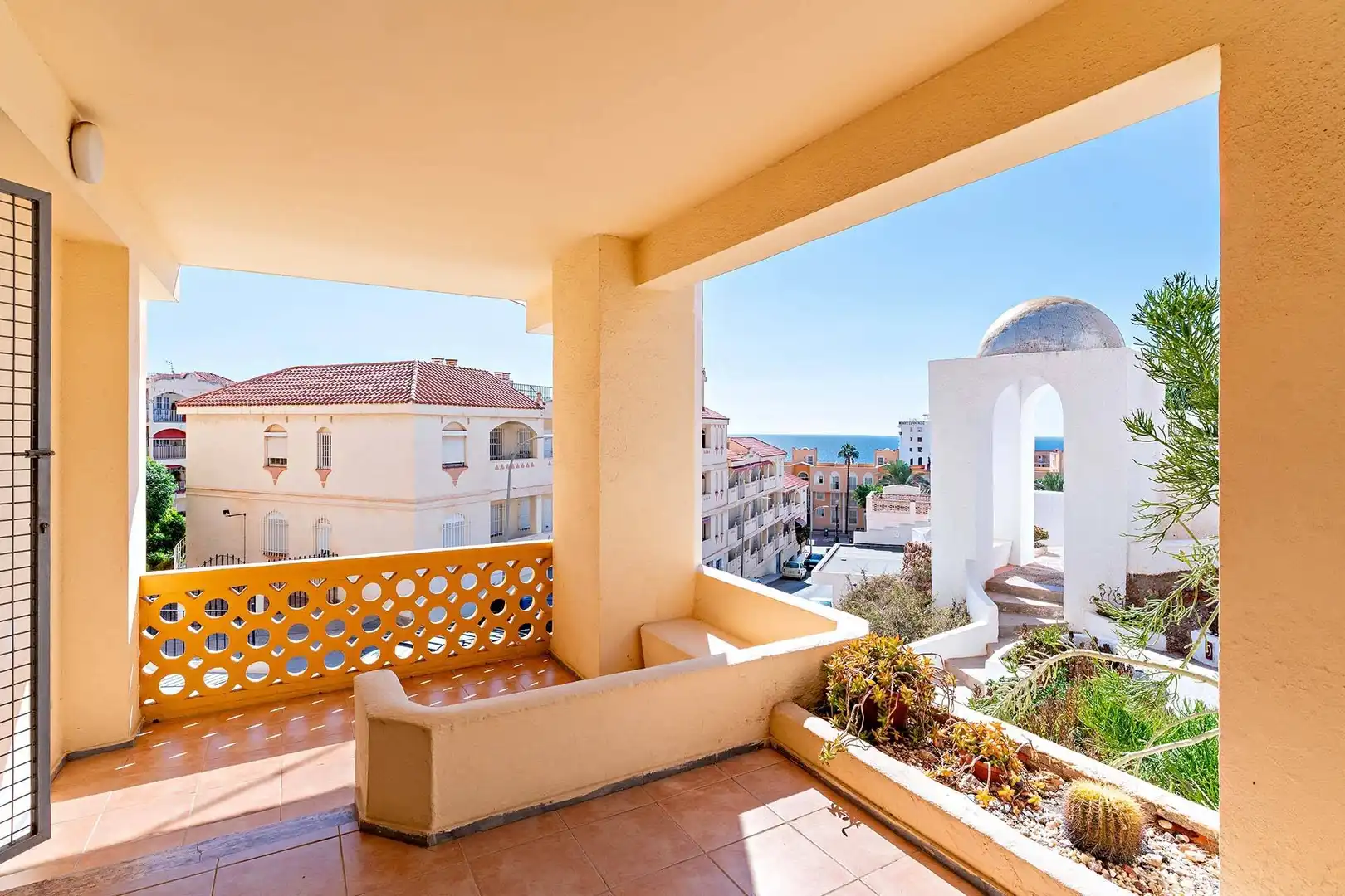 Terrassa de Casa adosada en venda en Roquetas de Mar amb Jardí privat, Terrassa i Traster