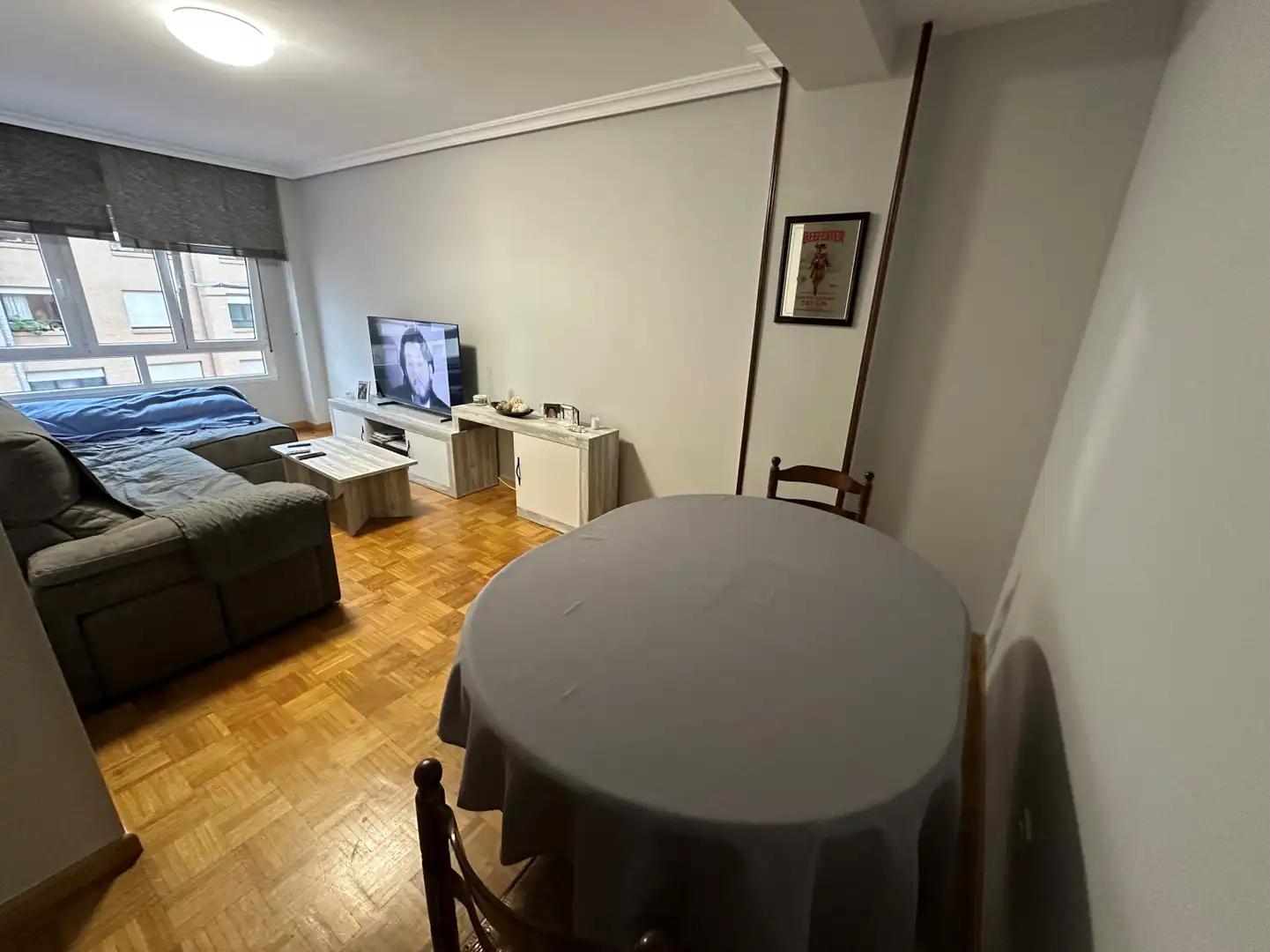 Sala d'estar de Pis en venda en Oviedo  amb Calefacció, Parquet i Traster