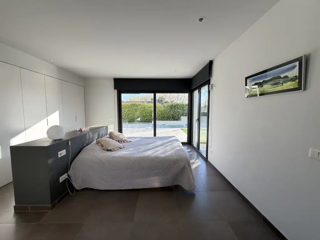 Habitación de Casa o chalet en venta en Cornellà del Terri con Jardín privado, Terraza y Piscina