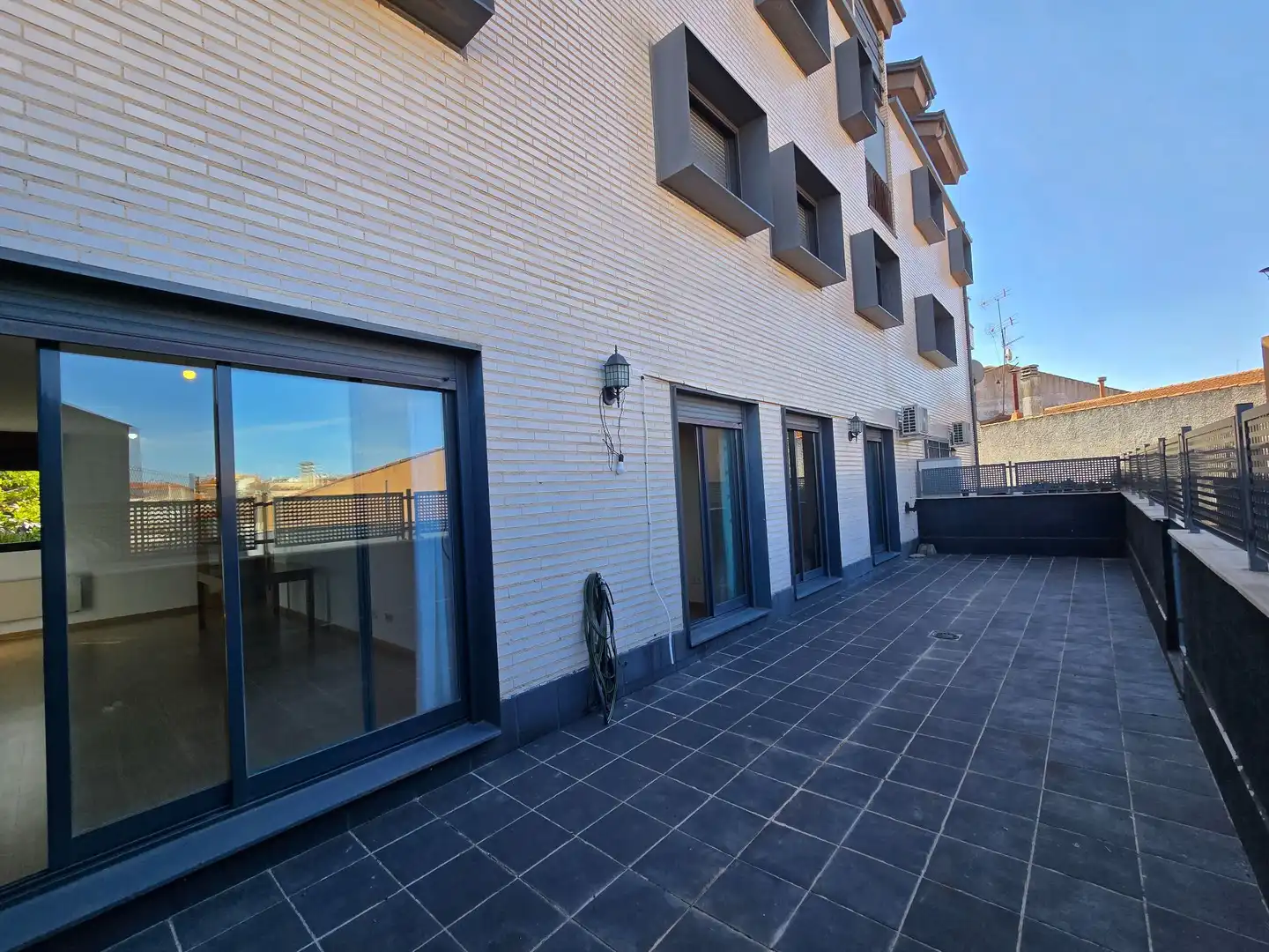 Vista exterior de Piso en venta en Mondéjar con Calefacción