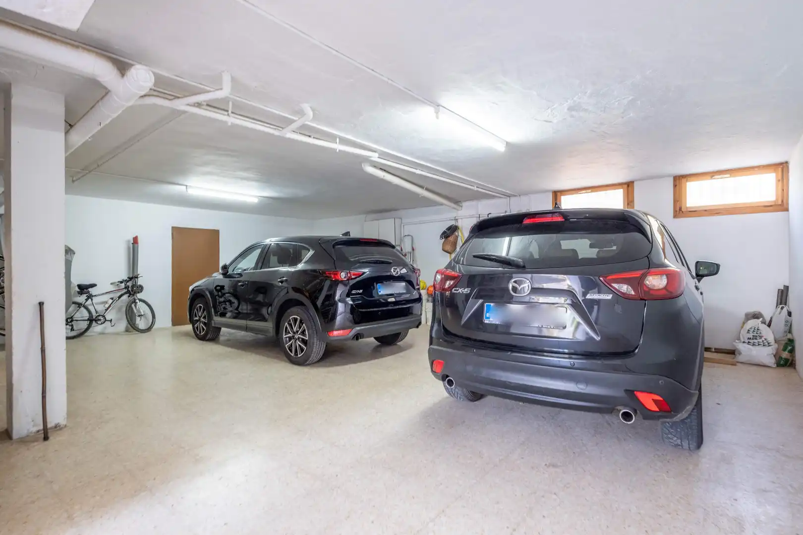 Parking de Casa o chalet en venta en Zaragoza con Jardín privado, Terraza y Piscina