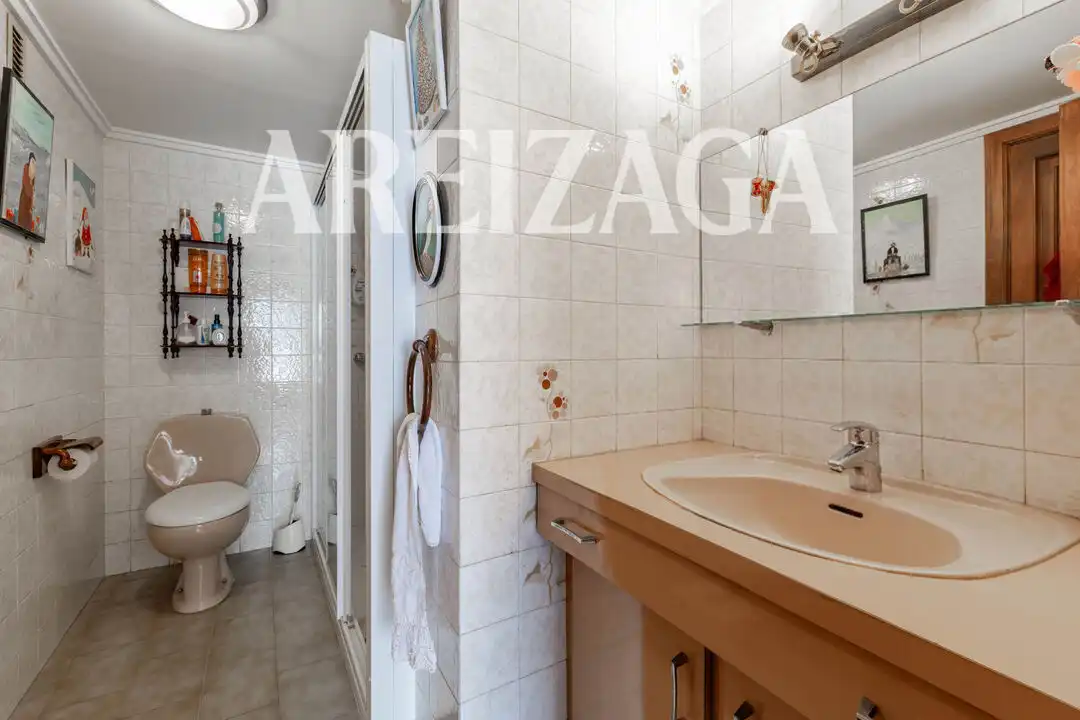 Baño de Piso en venta en Donostia - San Sebastián  con Calefacción y Trastero