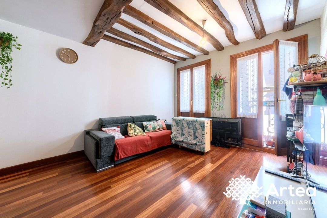Sala d'estar de Pis en venda en Bilbao  amb Calefacció i Moblat