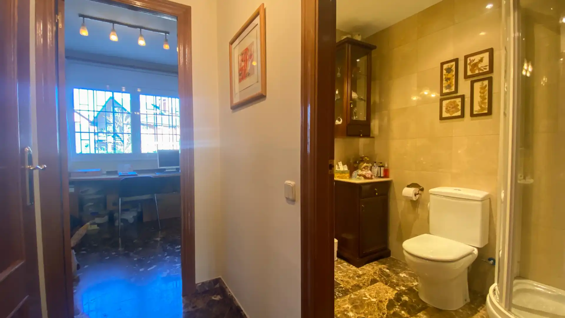 Baño de Casa adosada en venta en Cerdanyola del Vallès con Aire acondicionado, Calefacción y Jardín privado