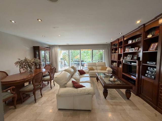 Casa-chalet en Venta en  LOCUTOR VICENTE HIPOLITO en Alicante Golf