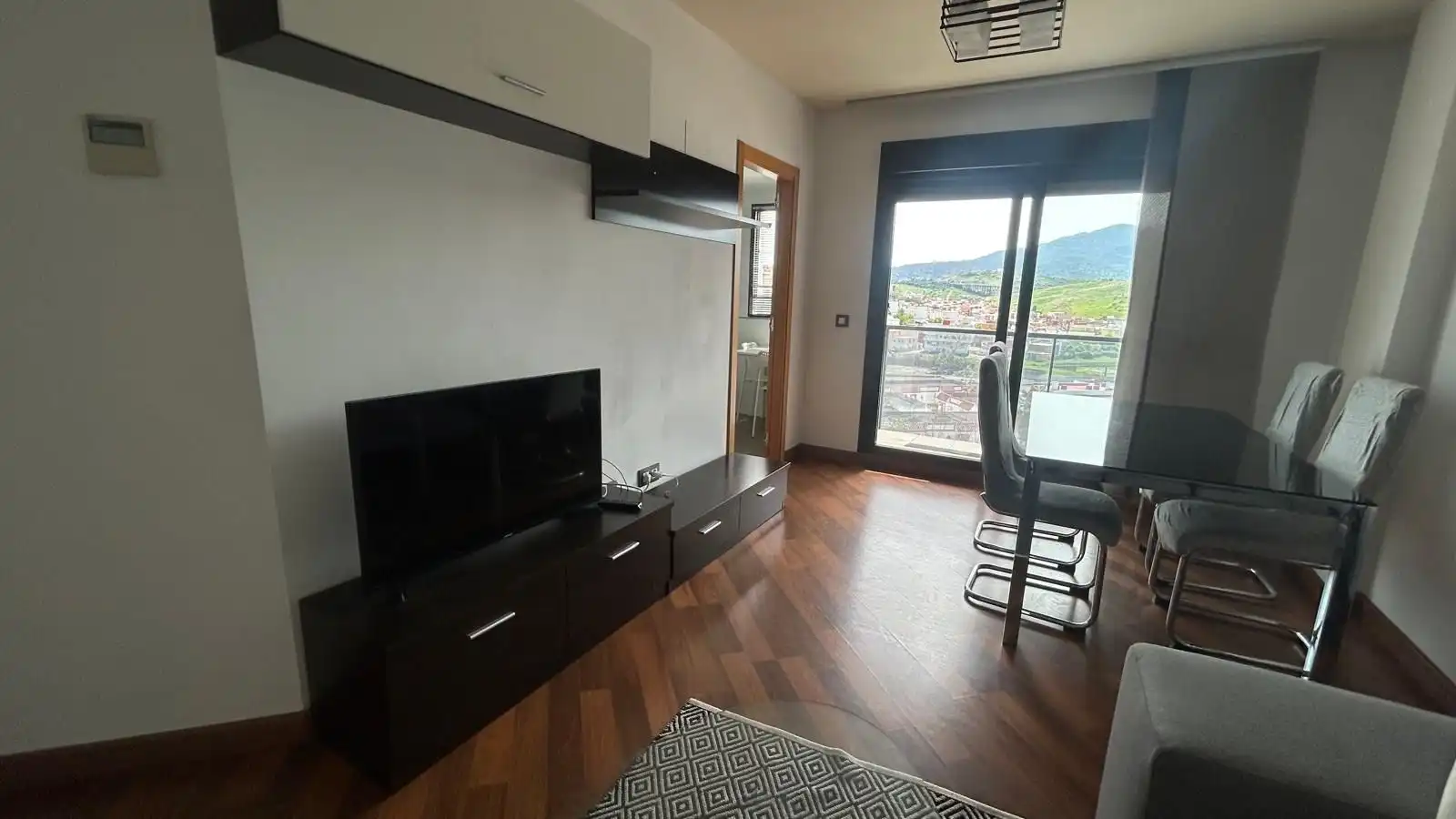 Sala d'estar de Pis de lloguer en Algeciras amb Aire condicionat i Piscina comunitària