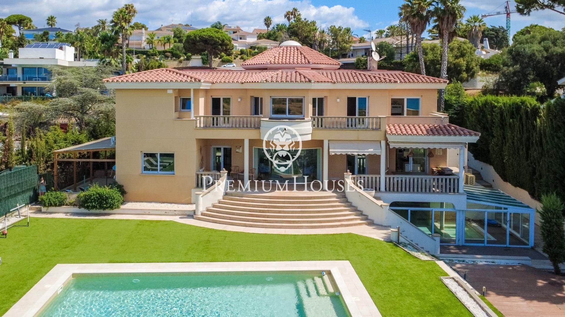 Vista exterior de Casa o xalet en venda en Alella amb Aire condicionat, Calefacció i Jardí privat